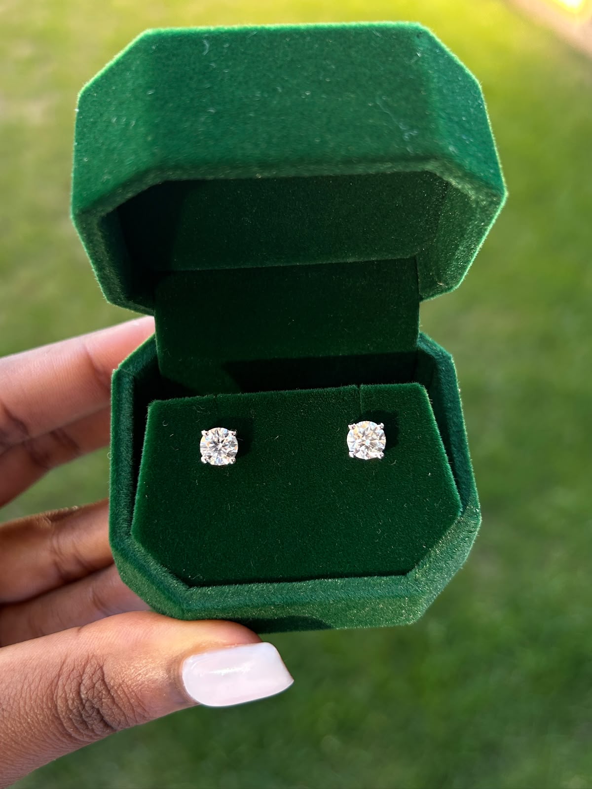 1.70ct round diamond stud earrings set in platinum
